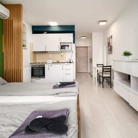Atrium Residence Deluxe Suite-Free Parking Garage Same Building Budapest Esterno foto