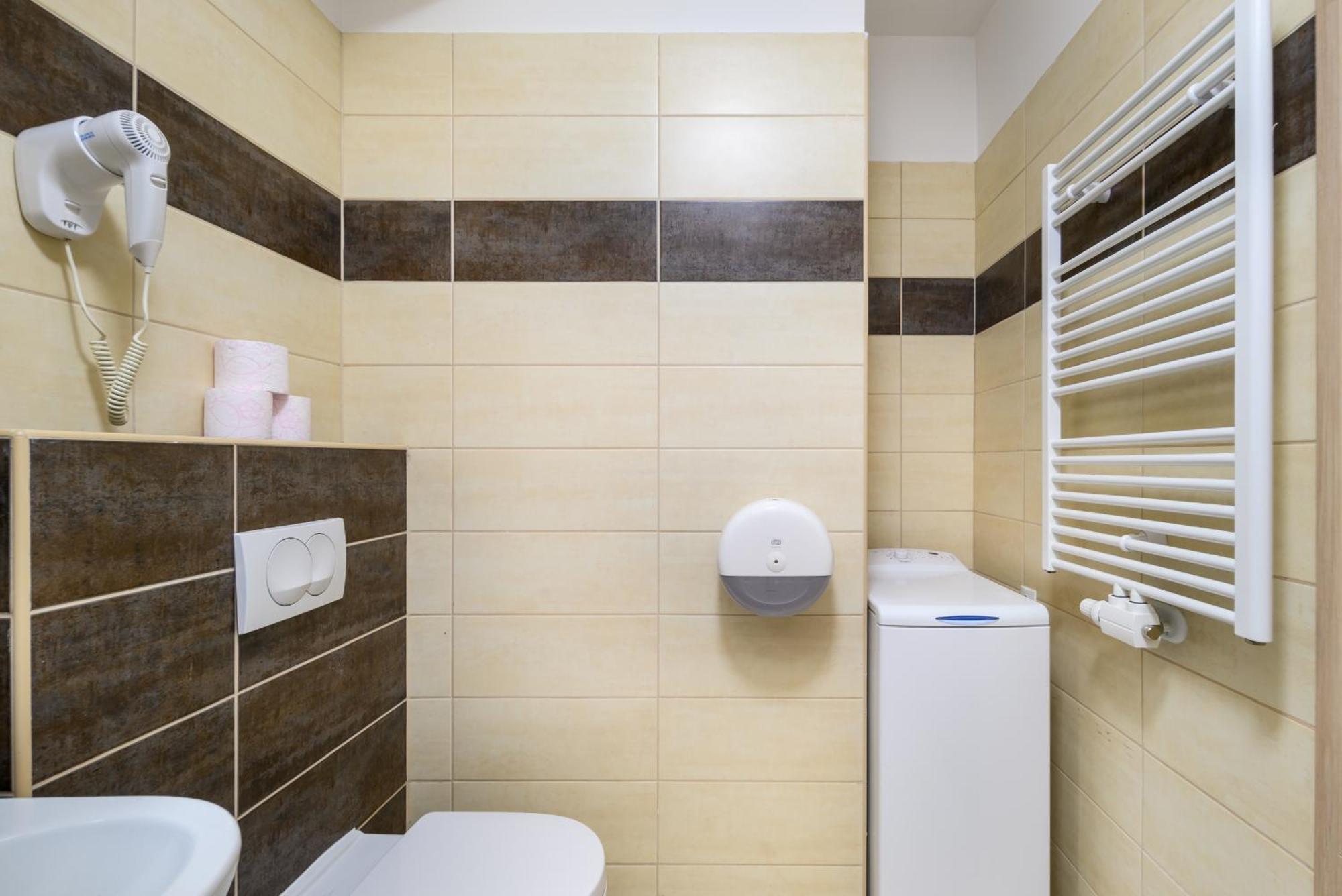 Atrium Residence Deluxe Suite-Free Parking Garage Same Building Budapest Esterno foto